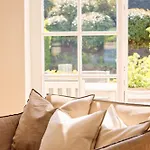 Reethüs Mit Kamin Und Südgarten In Direkter Wattnähe Сasa de vacaciones *