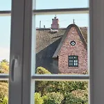 Reethüs Mit Kamin Und Südgarten In Direkter Wattnähe Сasa de vacaciones Keitum