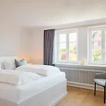 Reethüs Mit Kamin Und Südgarten In Direkter Wattnähe Сasa de vacaciones *
