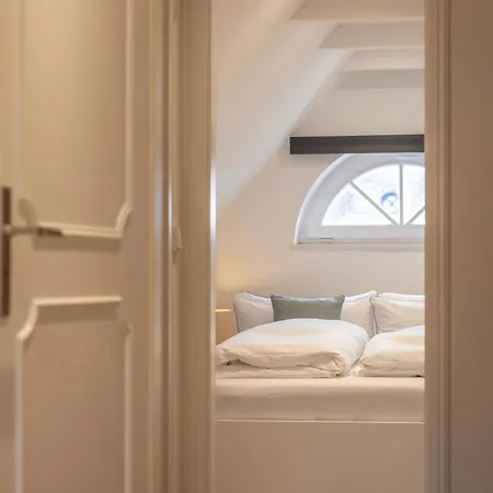 Reethues Mit Kamin Und Suedgarten In Direkter Wattnaehe Keitum