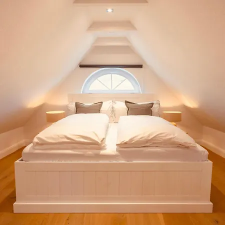 Holiday home Reethus Mit Kamin Und Suedgarten In Direkter Wattnaehe