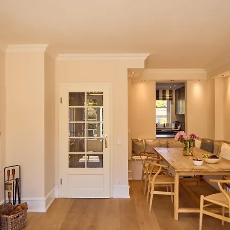 Reethues Mit Kamin Und Suedgarten In Direkter Wattnaehe *