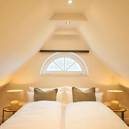 Reethues Mit Kamin Und Suedgarten In Direkter Wattnaehe *