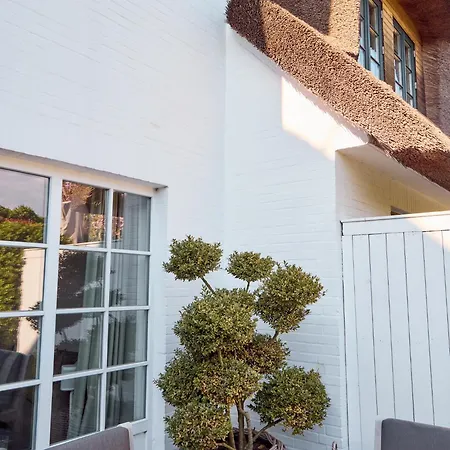 Reethues Mit Kamin Und Suedgarten In Direkter Wattnaehe