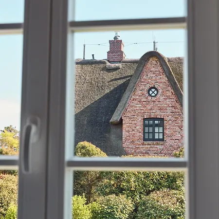 Reethues Mit Kamin Und Suedgarten In Direkter Wattnaehe Сasa de vacaciones Keitum