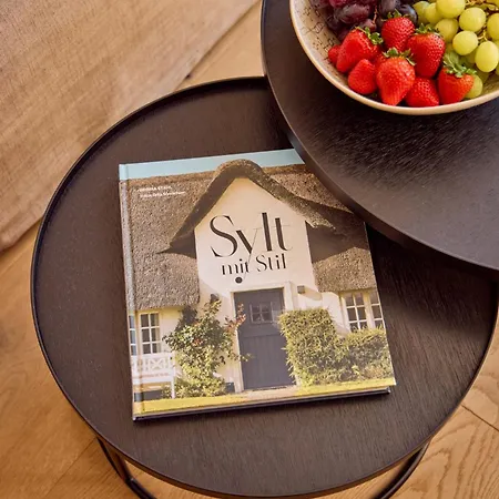 Reethues Mit Kamin Und Suedgarten In Direkter Wattnaehe Кайтум