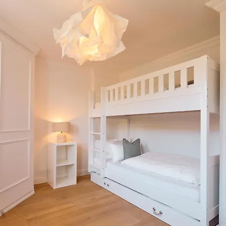 Reethues Mit Kamin Und Suedgarten In Direkter Wattnaehe