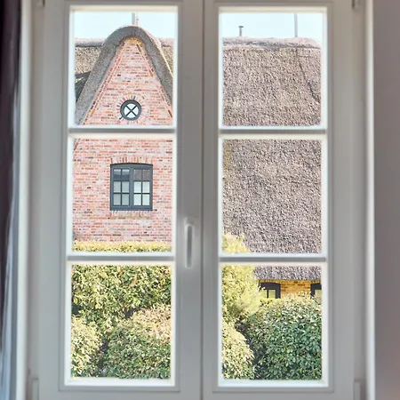 Reethues Mit Kamin Und Suedgarten In Direkter Wattnaehe *